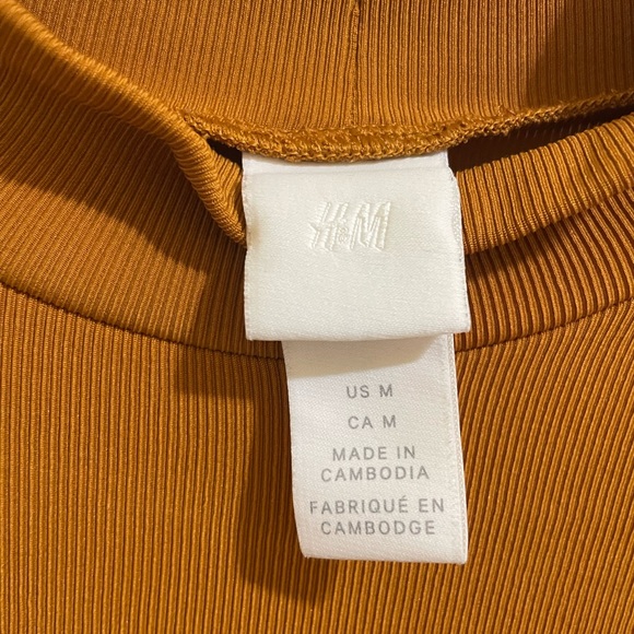 H&M Mock Neck Top - Picture 3 of 3